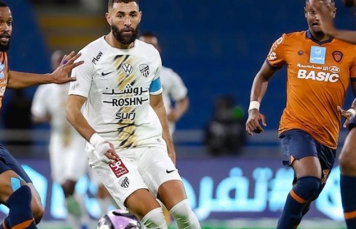 كريم بنزيما وحسام عوار يورطان الاتحاد بالتعادل مع الفيحاء