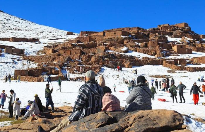 موجة برد قارس تضرب المغرب مع أمطار خفيفة في بعض المناطق