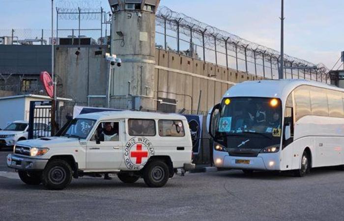 الصليب الأحمر ينتظر إطلاق سراح الأسرى الفلسطينيين ضمن المرحلة الأولى من صفقة التبادل