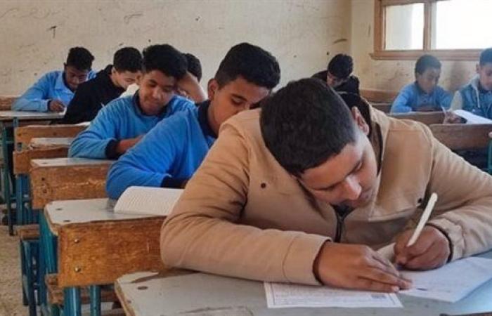 أهم الأسئلة التي حيرت طلاب الشهادة الإعدادية في امتحان اللغة العربية