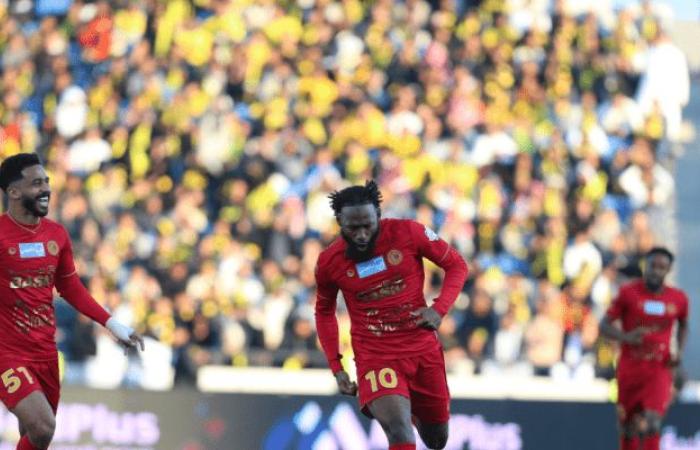 بعد هدف نكودو الخيالي.. رقم تاريخي في مباراة ضمك ضد الاتحاد