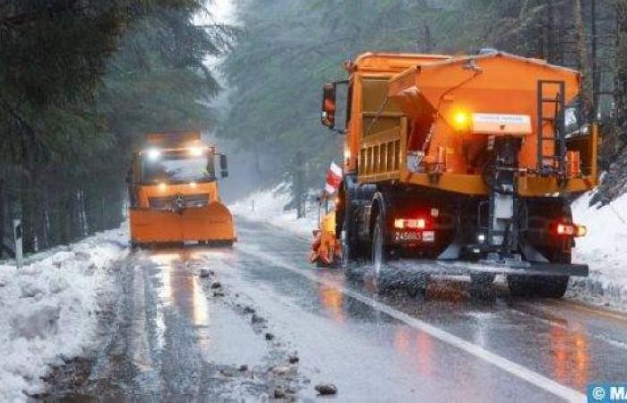 فتح عدد من الطرق المغلقة بسبب الثلوج بطنجة-تطوان-الحسيمة