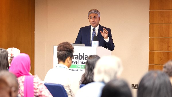 في مؤتمر صحفي بدبي ..وزير السياحة يستعرض ملامح استراتيجية النهوض بالقطاع
