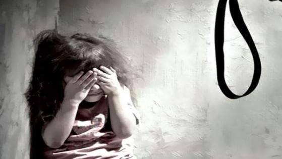 قرار من النيابة بشأن عامل اعتدى على طفـ.لة بالضرب في الإسكندرية