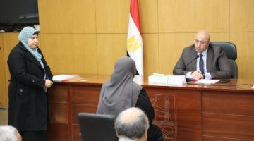 محافظ بني سويف يوجه بتقديم مساعدات مالية عاجلة لأسرتين