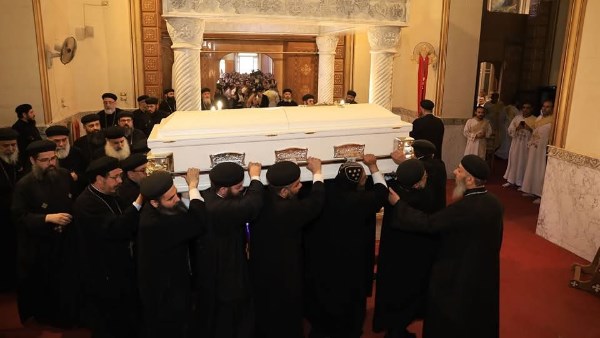 26 سنة من الخدمة ونعاه البابا| صلوات تجنيز القمص أرسانيوس موريس.. صور