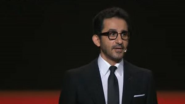 أحمد حلمي يعزي كارول سماحة في وفاة زوجها وليد مصطفي
