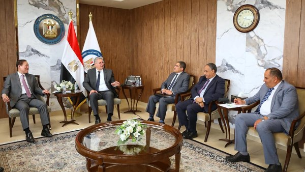 أرحب برغبة المؤسسة الكورية لبحث الاستثمار بمصر