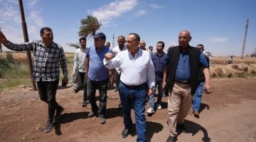 أسيوط تحتفل بعيد العمال.. المحافظ يشيد بجهود المزارعين في تحقيق موسم حصاد ناجح