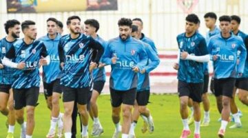 أيمن الرمادي يعقد جلسة مع لاعبي الزمالك استعدادًا لفاركو بالدوري