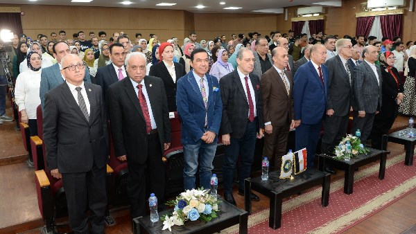 اختتام فعاليات الأسبوع العلمي الدولي الأول بجامعة المنصورة بعرض قصص نجاح رائدة
