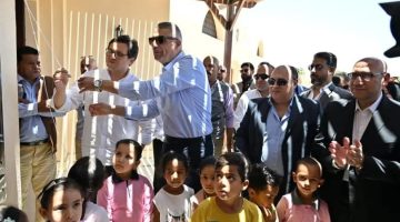 “وزير الثقافة ومحافظ أسوان يطلقان قصر ثقافة أبو سمبل الجديد كمعلم ثقافي بارز”