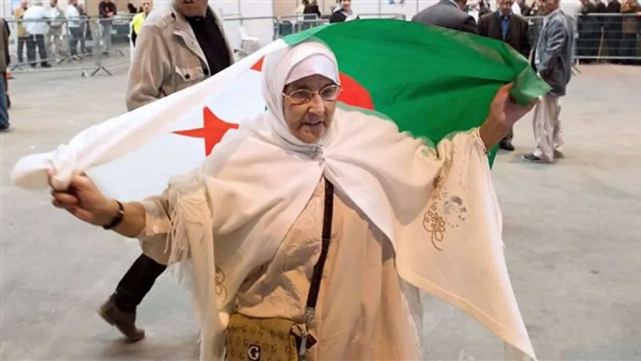 التسجيل السريع للمرأة الماكثة في الجزائر 2025: كل التفاصيل
