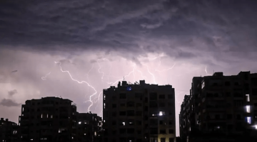 الأرصاد تحذر من أمطار رعدية غزيرة تصل لحد السيول على هذه المناطق.. واضطرابات الطقس حتى الليل