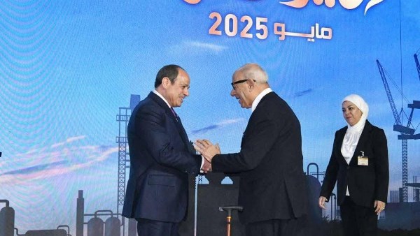 الأفندي نموذج مشرف للعمل النقابي وتكريمه من الرئيس وسام على صدر الغربية