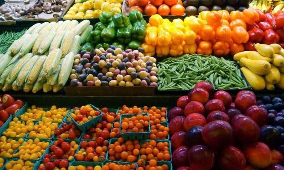 البطيخ بـ 54 جنيهًا.. سعر الخضروات والفاكهة اليوم الأحد 4 مايو 2025