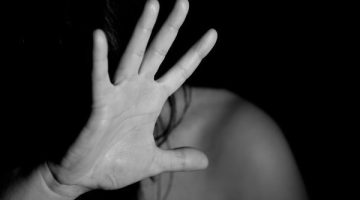 الحبس 5 سنوات وغرامة 300 ألف جنيه عقوبة التـحرش في مكان العمل
