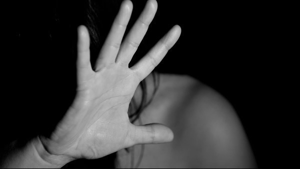 الحبس 5 سنوات وغرامة 300 ألف جنيه عقوبة التـحرش في مكان العمل