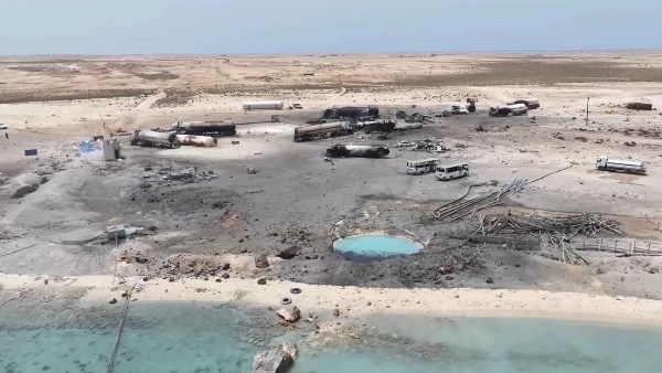 الحوثيون يحتجزون سفنا نفطية.. وسط تحذيرات من تصاعد التهديدات البحرية