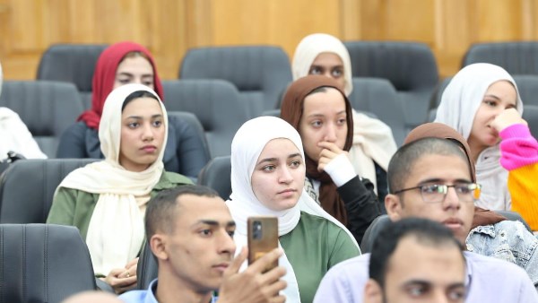 الفتوى لا تؤخذ إلا من المتخصص لأن ضررها أكبر وخطرها أشد.. صور