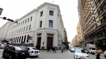 يتوقع البنك المركزي المصري 9.37 مليار دولار تدفقات نقد أجنبي في سنة