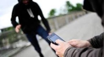 اليوم.. محاكمة موظف أنهى حياة عامل بسبب هاتف محمول