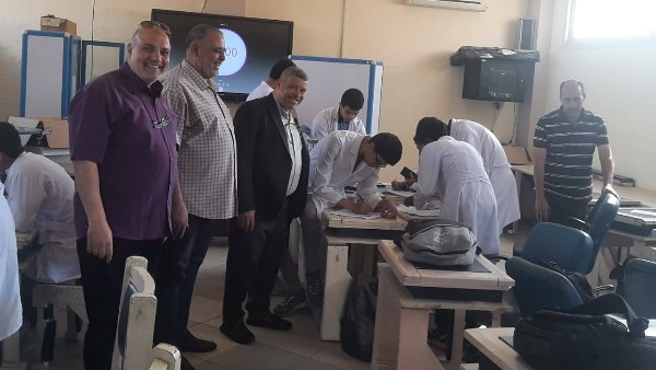 انطلاق امتحانات العملي لطلاب الثانوي بمدارس المتفوقين.. صور