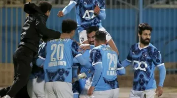 “بأجواء احتفالية: لاعبو بيراميدز ينثرون الفرح بعد إحرازهم لقب الدوري المصري رغم تتويج الأهلي”