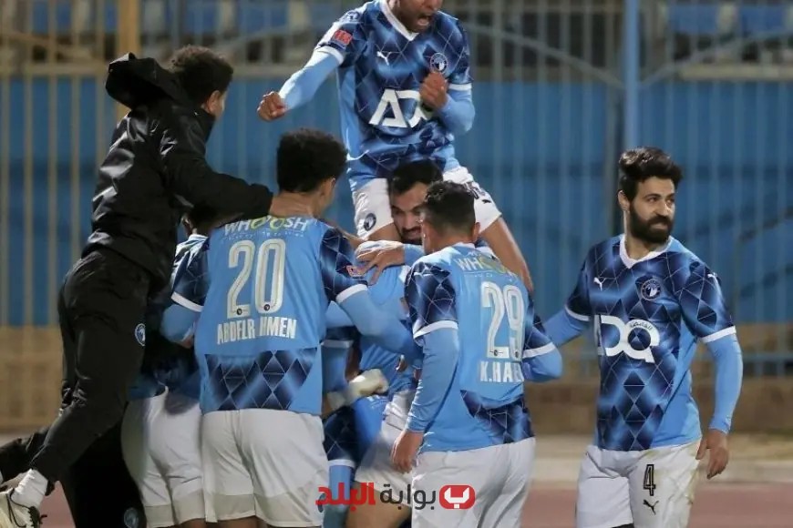 “بأجواء احتفالية: لاعبو بيراميدز ينثرون الفرح بعد إحرازهم لقب الدوري المصري رغم تتويج الأهلي”