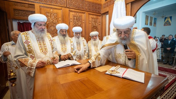 بمشاركة 14 أسقفًا.. قداسة البابا يدشن أول كنيسة قبطية في رومانيا