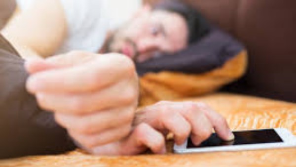 حافظ على خصوصيتك.. كود مذهل يعرفك إذا كان هاتفك مراقبا أم لا