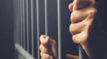 حبس أب أنهى حياة نجله بعد تعذيبه وصعقه بالكهرباء في دار السلام بسوهاج