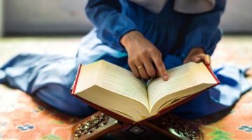 حكم قراءة المرأة القرآن بدون حجاب.. أمين الفتوى يجيب