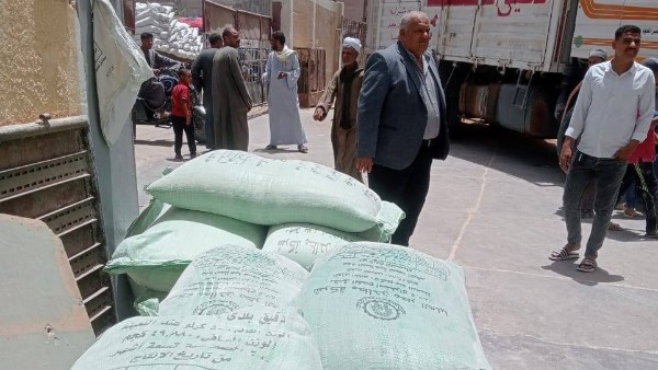 خلال حملة تموينية.. ضبط 26 جوال دقيق بلدي مدعم بقنا