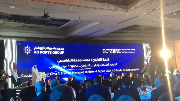 رئيس الوزراء يشاهد فيلما تسجيليا عن عمق العلاقات بين مصر والإمارات