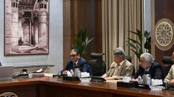 “رئيس الوزراء يعلن عن مفاجآت مذهلة في حفل فتح المتحف المصري العظيم!”