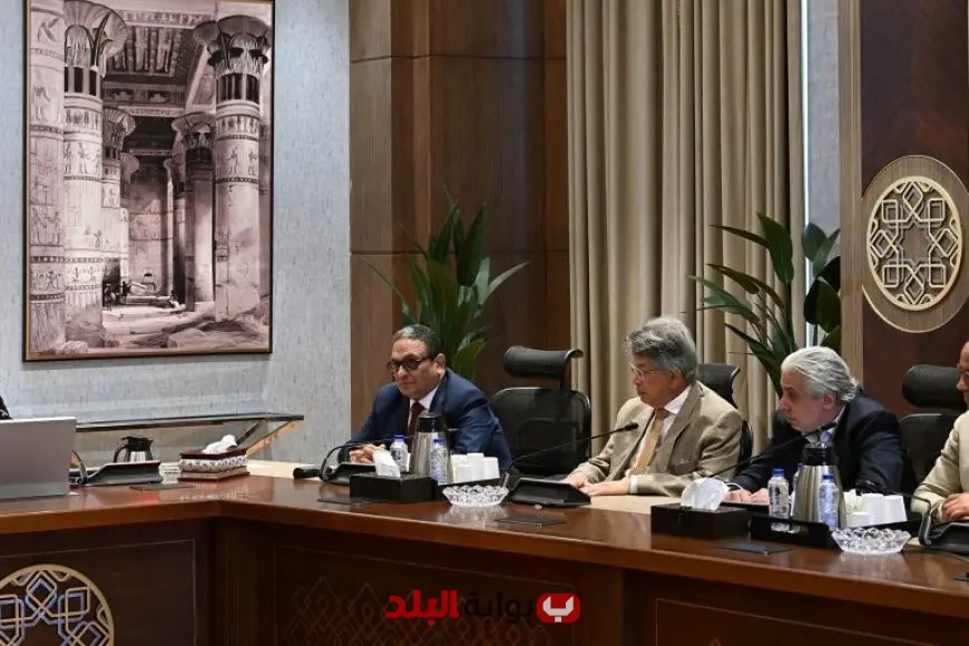 “رئيس الوزراء يعلن عن مفاجآت مذهلة في حفل فتح المتحف المصري العظيم!”