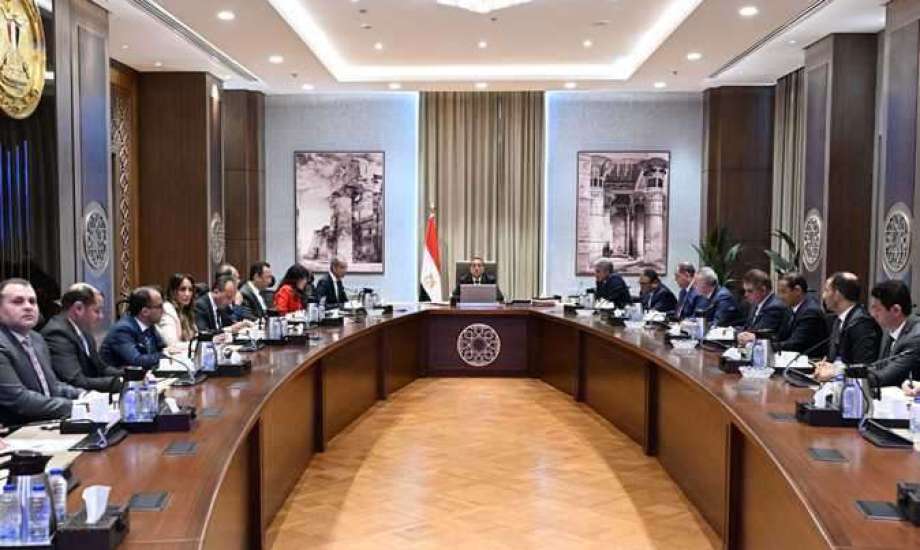 رئيس الوزراء يوجه بتسهيل إنهاء إجراءات وصول السائحين الأجانب إلى المطارات المصرية