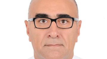 رئيس جامعة القاهرة يهنئ حازم السباعي لفوزه بميدالية معرض جنيف للاختراعات