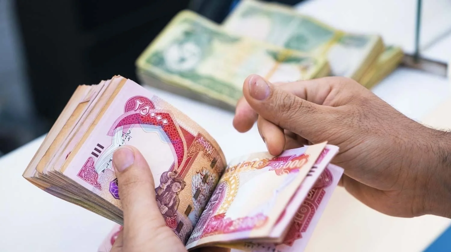 زيادات العراق بقت رسمية .. العراق يعلن تفاصيل زيادة الأجور والمعاشات للموظفين والمتقاعدين خبر مؤكد