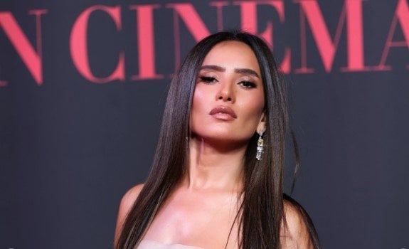 “زينة تكشف تفاصيل إصابة طفليها في هجوم كلب مفترس”