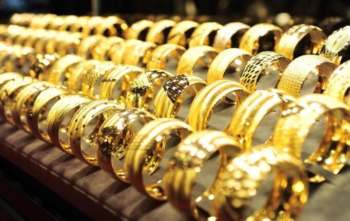 سعر الذهب الآن في مصر.. تحديث لحظي لـ عيار 21 و24 بسوق الصاغة