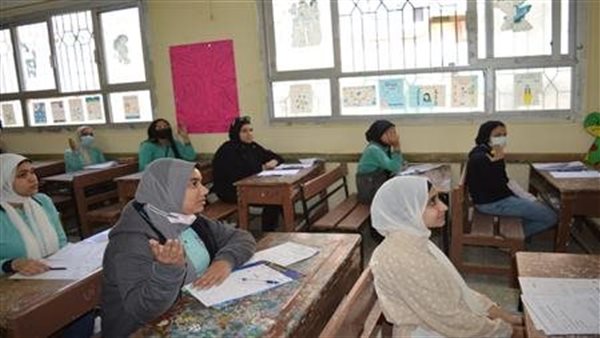 ضبط 13 محمولا وإحالة ملاحظًا للتحقيق بامتحانات الشهادة الإعدادية في كفر الشيخ