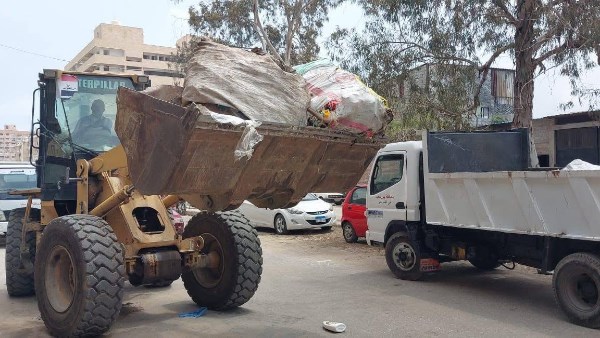 ضواحي بورسعيد يواصل مكافحة ظاهرة النباشين ومحلات فرز القمامة