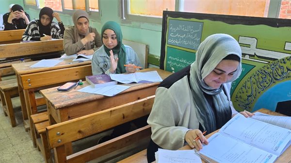 طلاب ثالثة إعدادي يبدأون امتحان الترم الثاني.. وتوجيه من المديريات