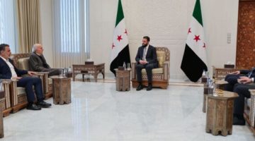 على خلفية أزمة الدروز.. جنبلاط يصف لقاءه الرئيس السوري بالودي والصريح