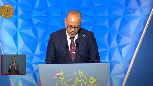 عمال مصر يقفون صفا واحدا خلف قيادة الرئيس السيسي الحكيمة