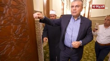 عمرو الليثي عن مسجد السيدة نفيسة: الراحة كلها هنا.. فيديو