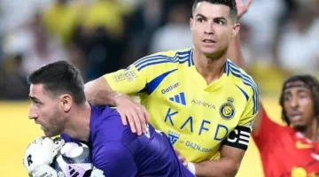 كاستيلس: حارس القادسية يتألق وينتزع جائزة القفاز الذهبي في الدوري السعودي!
