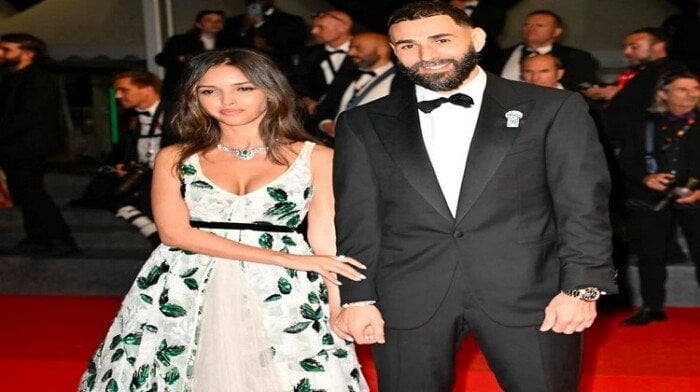 بنزيما يفاجئ الجميع! يعلن علاقته بلينا خودري في ختام كان